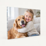 Foto op mat plexiglas met een peuter en een golden retriever, zonder schittering