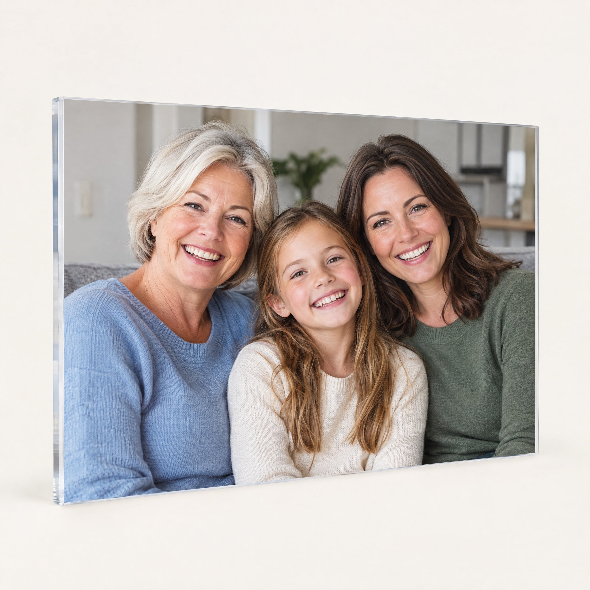 Foto op plexiglas UV mat met oma, moeder en dochter op de bank