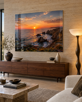 Foto op diamantglas boven een notenhouten dressoir